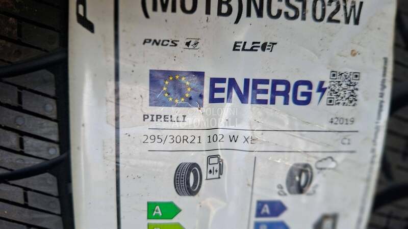 Pirelli 295/30 R21 Zimska