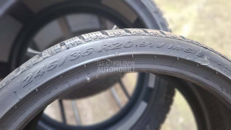 Pirelli 295/30 R21 Zimska