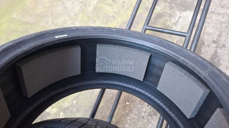 Pirelli 295/30 R21 Zimska