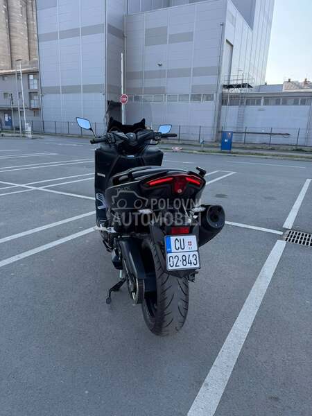 Yamaha T max 560