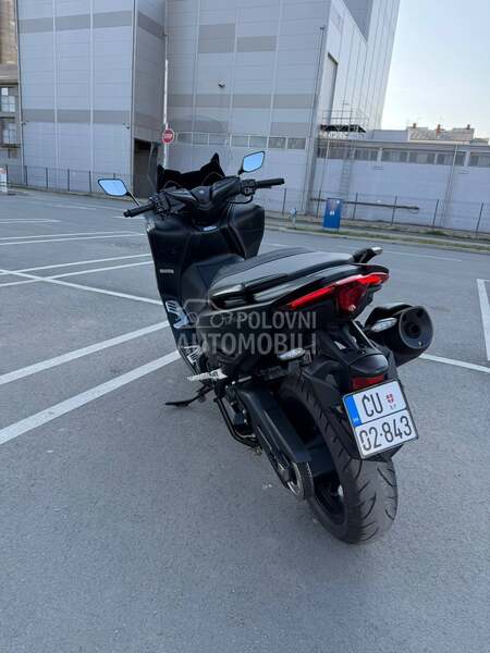 Yamaha T max 560