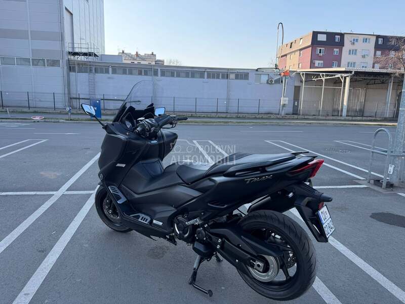 Yamaha T max 560