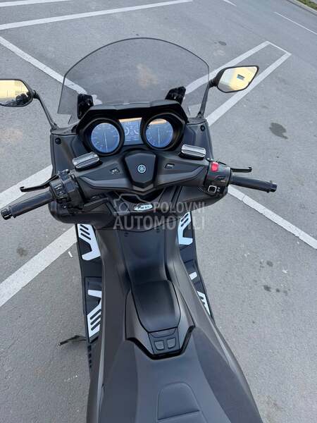 Yamaha T max 560