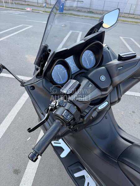 Yamaha T max 560