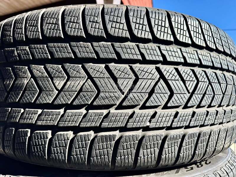 Pirelli 285/40 R22 Zimska