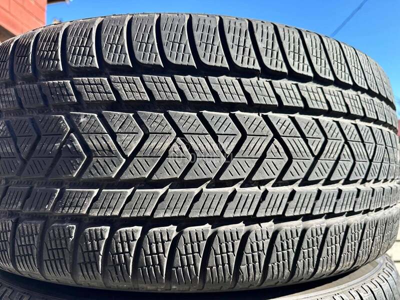 Pirelli 285/40 R22 Zimska