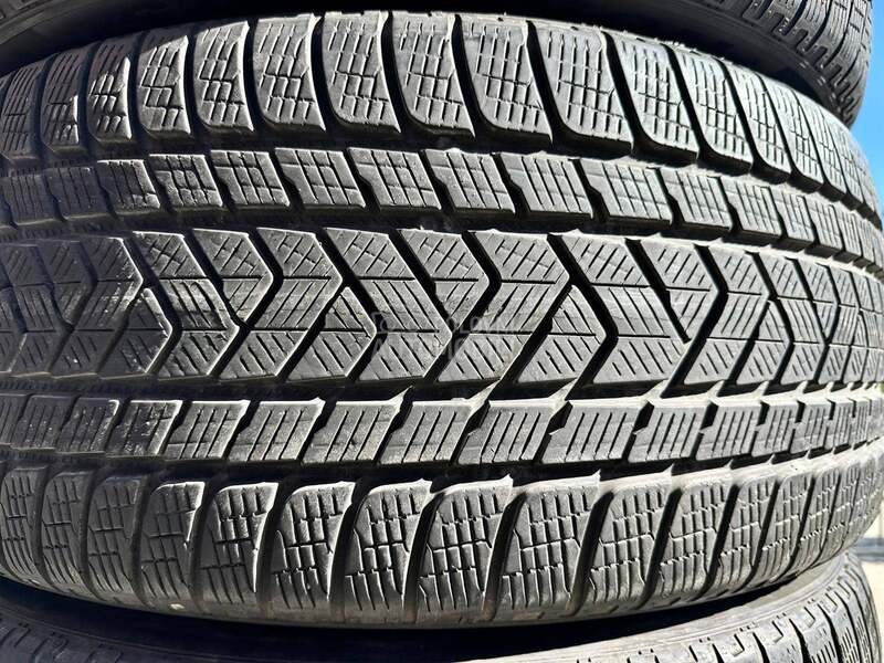 Pirelli 285/40 R22 Zimska