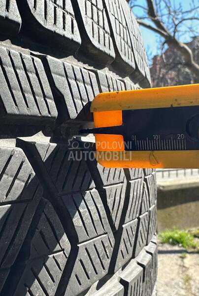 Pirelli 285/40 R22 Zimska