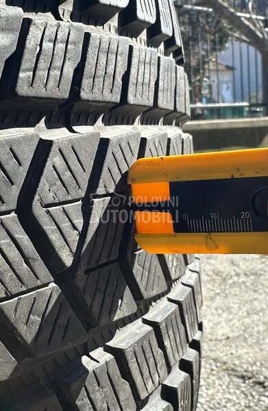 Pirelli 285/40 R22 Zimska