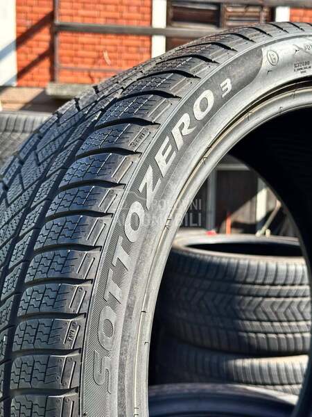 Pirelli 305/35 R21 Zimska