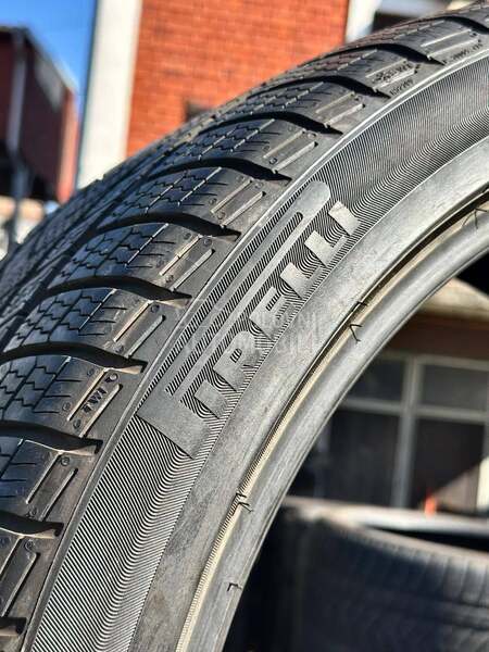 Pirelli 305/35 R21 Zimska