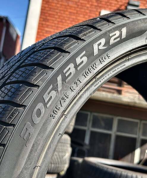 Pirelli 305/35 R21 Zimska