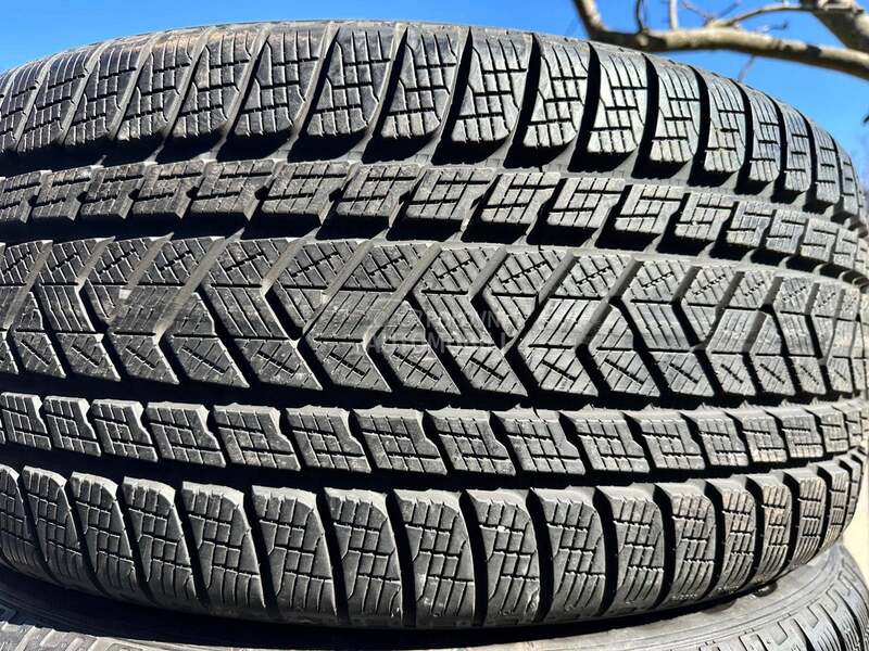 Pirelli 285/40 R22 Zimska