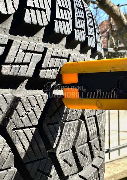 Pirelli 285/40 R22 Zimska