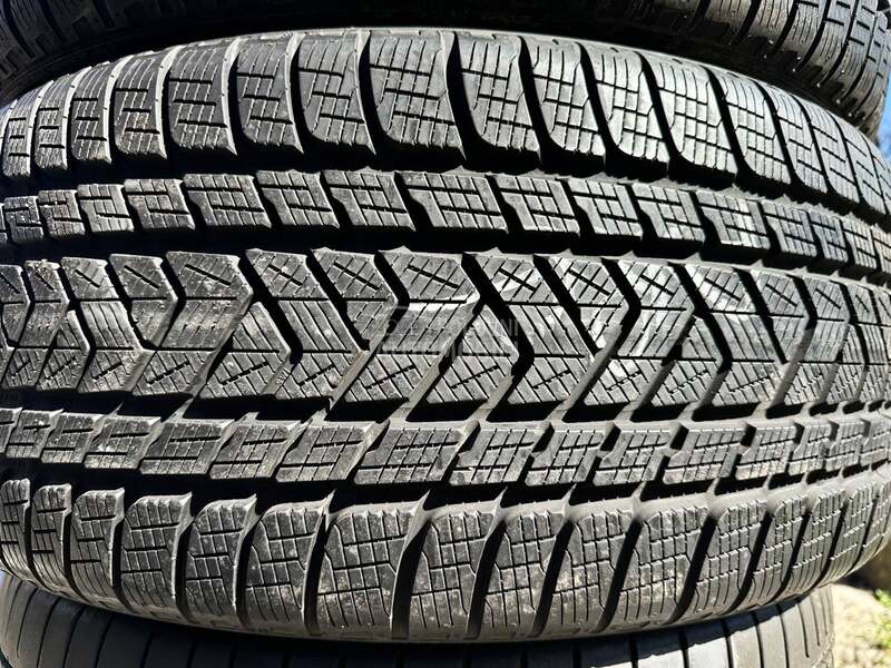 Pirelli 285/40 R22 Zimska