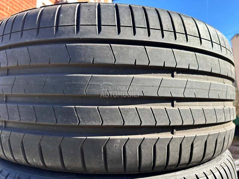 Pirelli 275/35 R22 Letnja