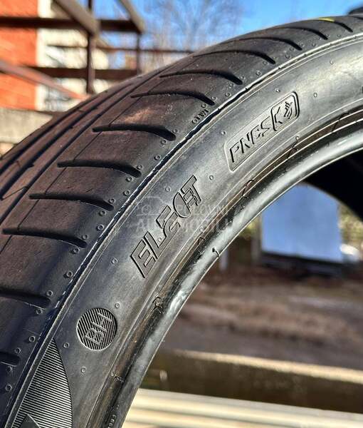 Pirelli 275/35 R22 Letnja