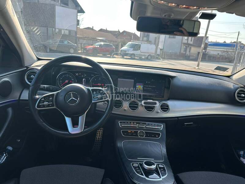 Mercedes Benz E 220 
