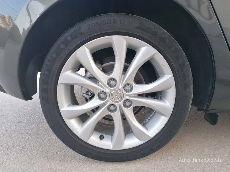 Mazda 3 1.6i ATTRACTION CH