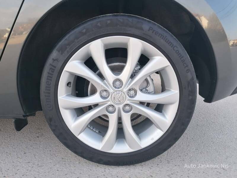 Mazda 3 1.6i ATTRACTION CH