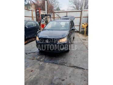 Volkswagen Touran 2012. god. -  kompletan auto u delovima