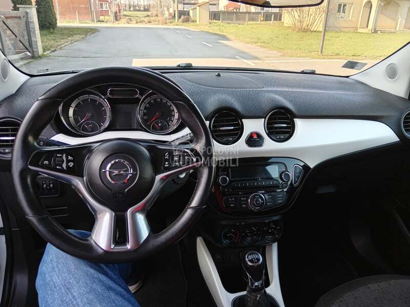 Opel Adam 