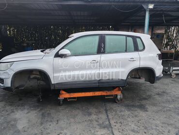 Volkswagen Tiguan 2012. god. -  kompletan auto u delovima