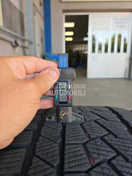 Continental 285/30 R22 Zimska