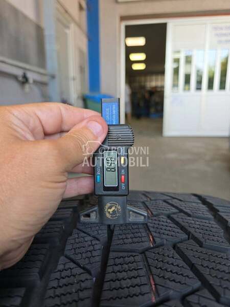 Continental 285/30 R22 Zimska