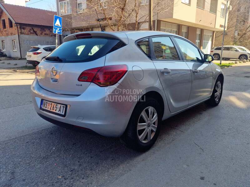 Opel Astra J 1.7d