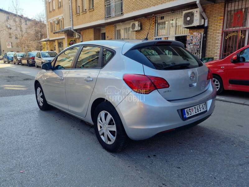 Opel Astra J 1.7d