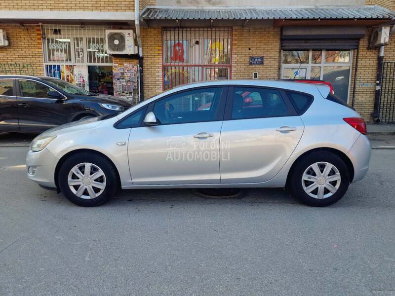 Opel Astra J 1.7d