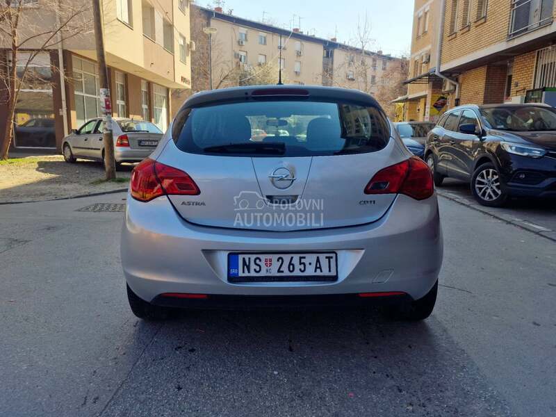 Opel Astra J 1.7d