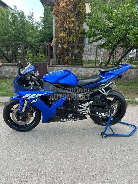 Yamaha R1