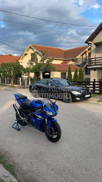Yamaha R1