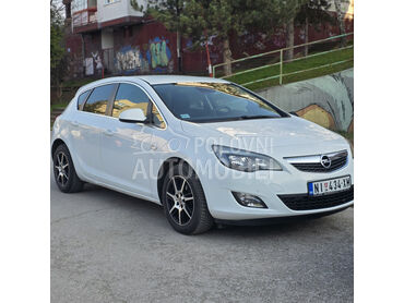 Opel Astra J 