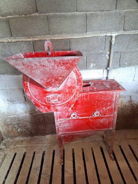 Poljostroj Prekrupač poljostroj