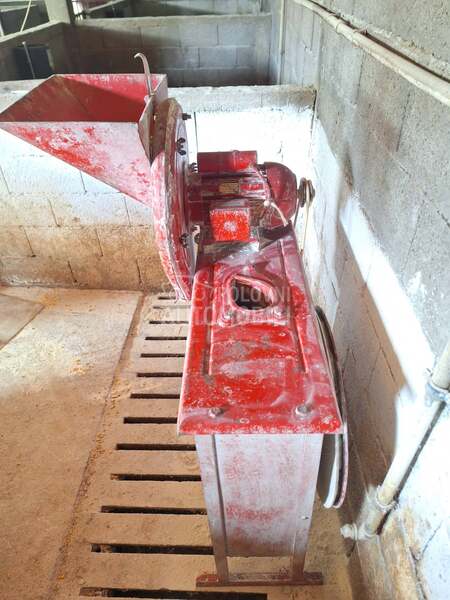 Poljostroj Prekrupač poljostroj