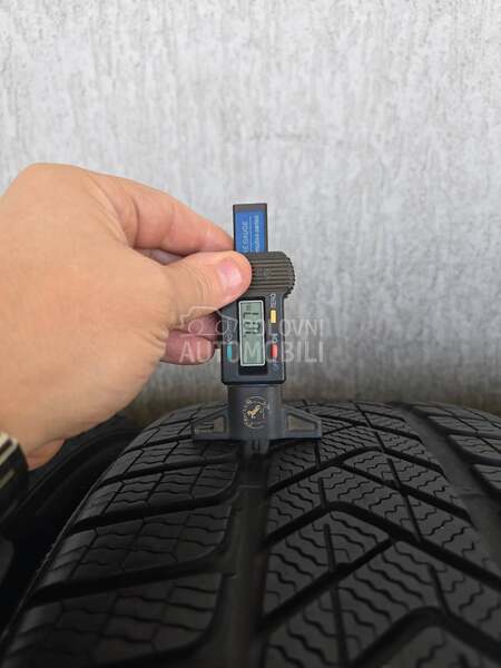 Pirelli 255/45 R19 Zimska