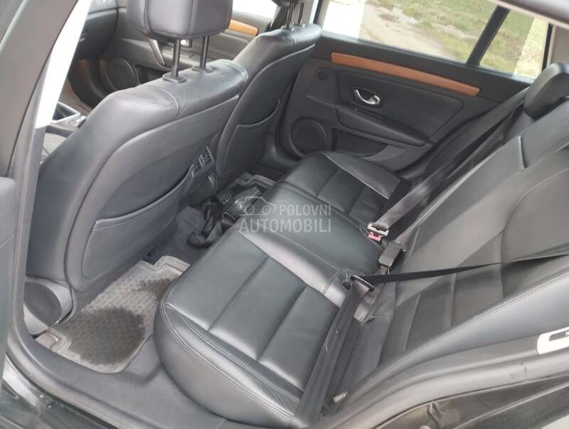 Renault Laguna Paris initiale