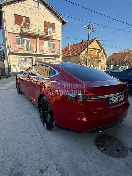Tesla Model S P85