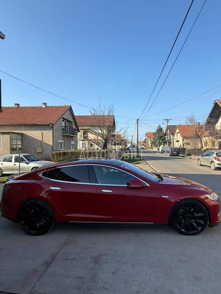 Tesla Model S P85