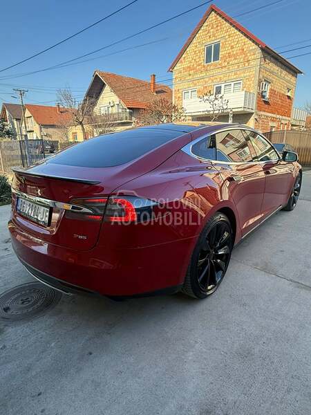 Tesla Model S P85