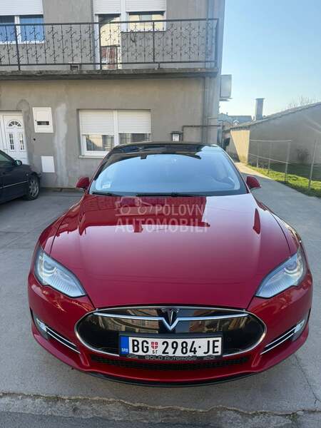 Tesla Model S P85