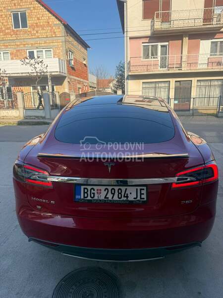 Tesla Model S P85
