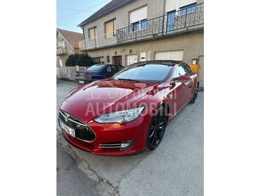 Tesla Model S P85