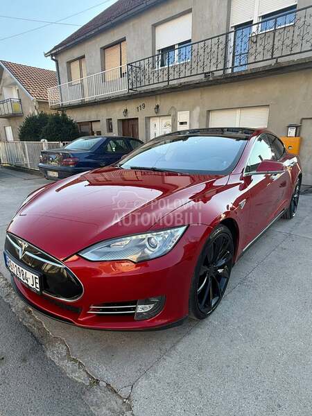 Tesla Model S P85