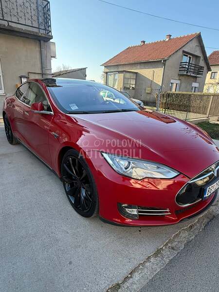 Tesla Model S P85