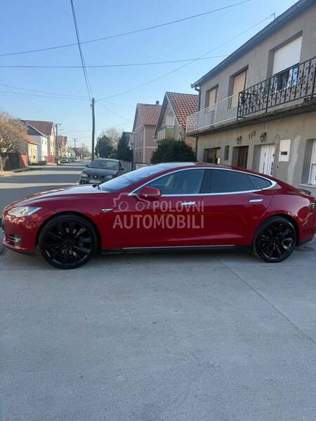 Tesla Model S P85