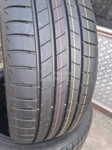 Bridgestone 225/40 R19 Letnja